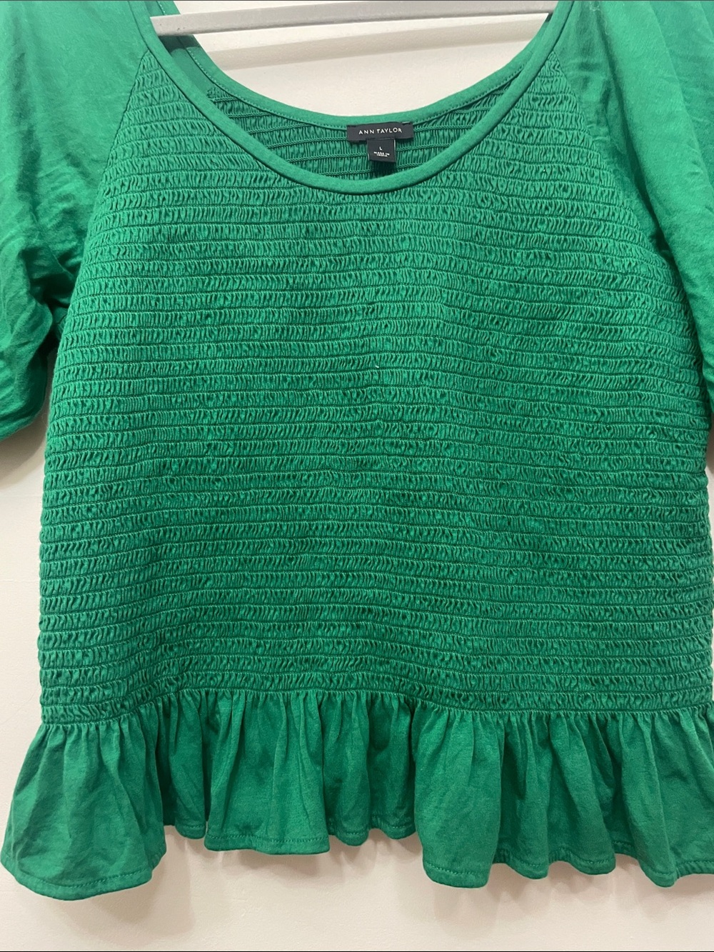 🍂 Ann Taylor Emerald Green Smocked Peplum Top